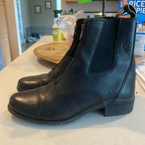 Horse back riding boats